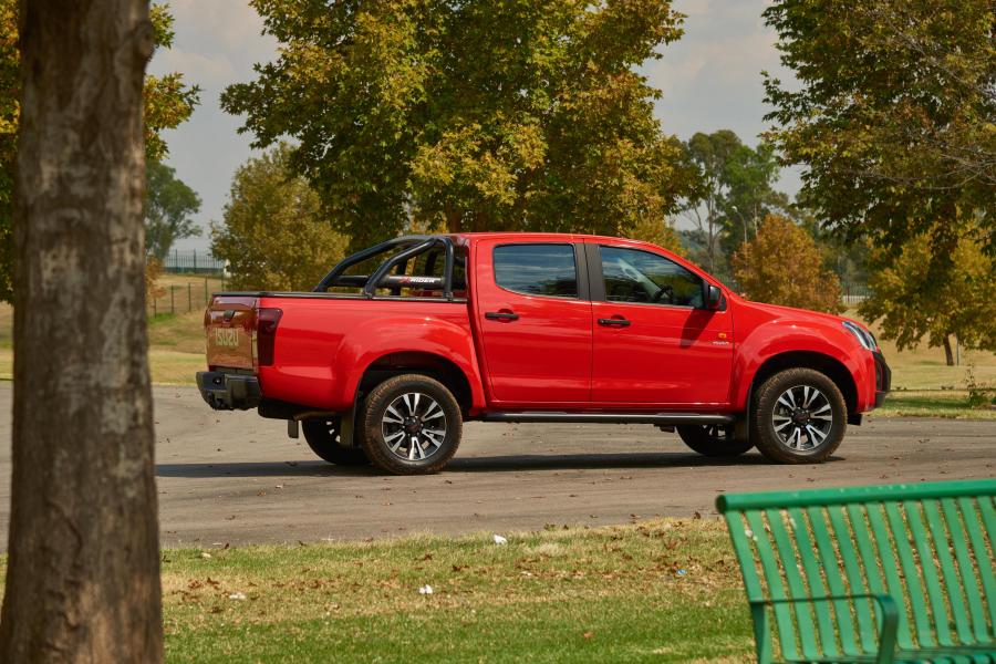  Isuzu KB Double Cab X-Rider 2017 года  (фото 40 из 40)